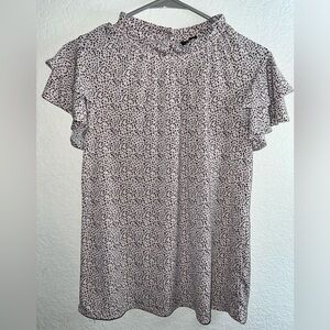 Adrianna Papell Elegant Black and White Ruffle Sleeve Top